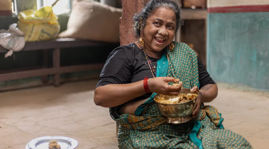 thaaikizhavi radikaa performance